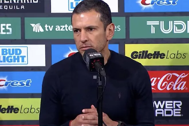 Jaime Lozano defiende a Santiago Giménez tras fallas claras vs Alemania