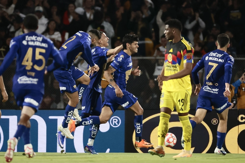 Pumas derrota al América y se acerca a la cima del torneo